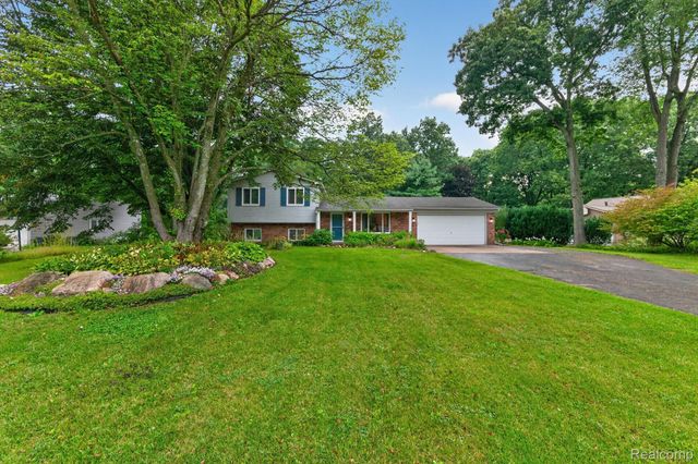 8965 Tartan Drive, Springfield Charter Township, MI 48348