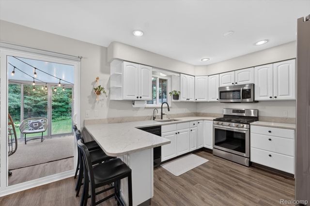 8965 Tartan Drive, Springfield Charter Township, MI 48348