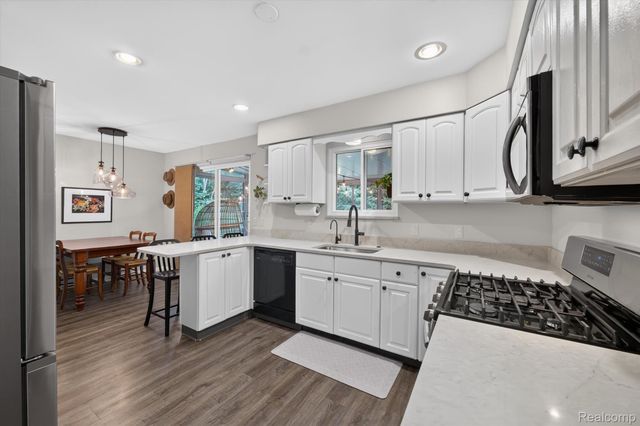 8965 Tartan Drive, Springfield Charter Township, MI 48348