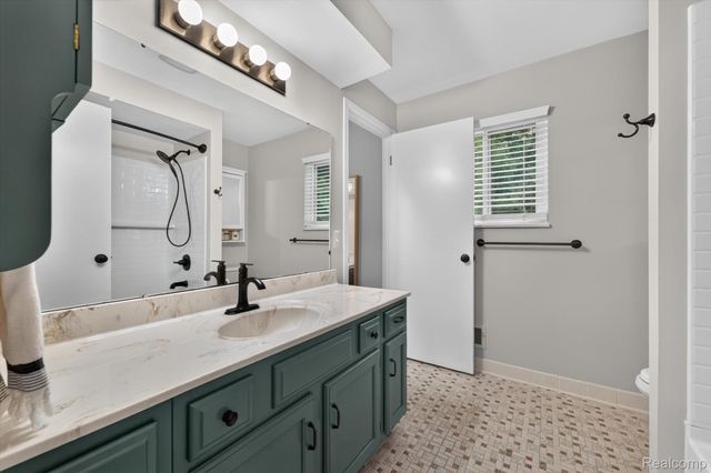 8965 Tartan Drive, Springfield Charter Township, MI 48348