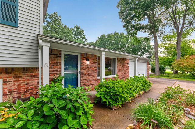 8965 Tartan Drive, Springfield Charter Township, MI 48348
