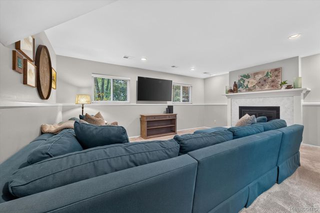 8965 Tartan Drive, Springfield Charter Township, MI 48348