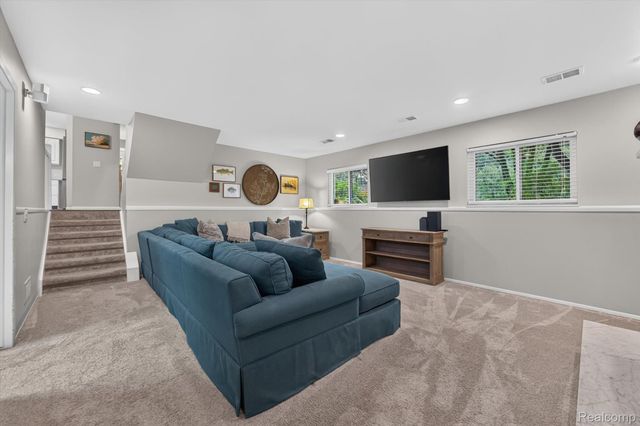 8965 Tartan Drive, Springfield Charter Township, MI 48348