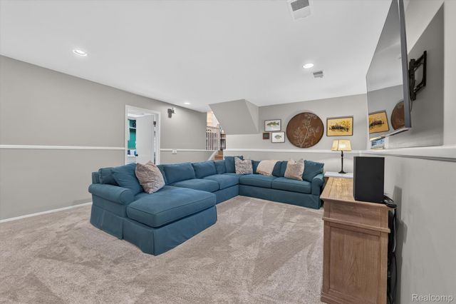 8965 Tartan Drive, Springfield Charter Township, MI 48348