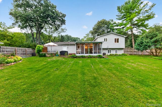 8965 Tartan Drive, Springfield Charter Township, MI 48348