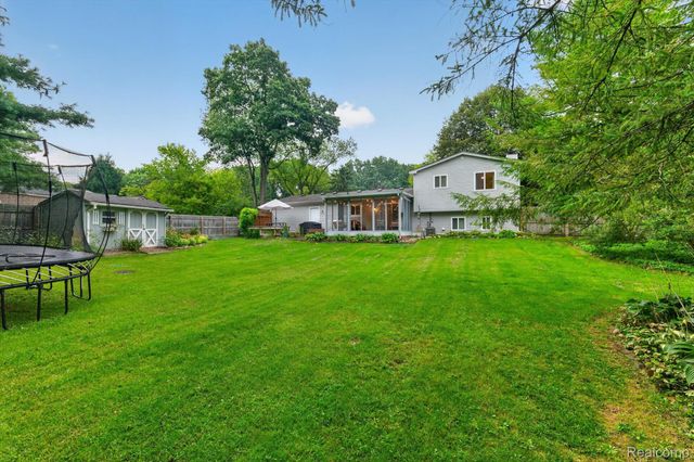 8965 Tartan Drive, Springfield Charter Township, MI 48348