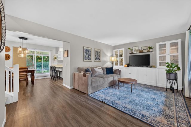 8965 Tartan Drive, Springfield Charter Township, MI 48348