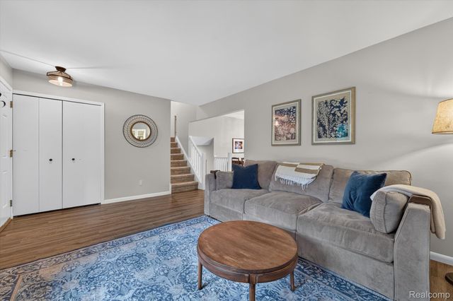 8965 Tartan Drive, Springfield Charter Township, MI 48348