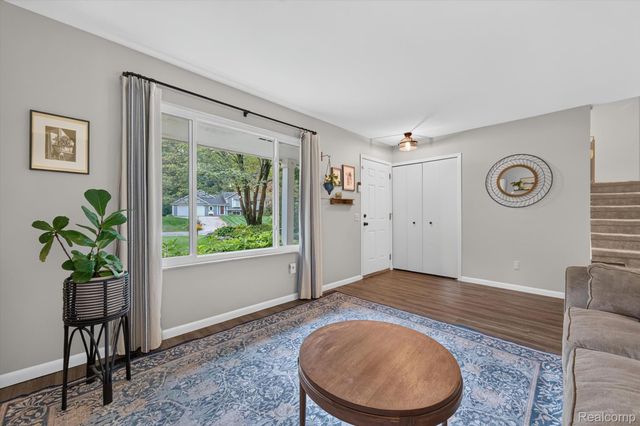8965 Tartan Drive, Springfield Charter Township, MI 48348