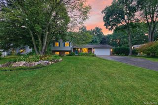 8965 Tartan Drive, Springfield Charter Township, MI 48348