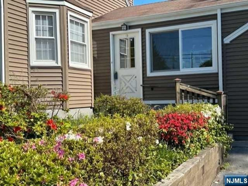189 W Prospect Street 2, Waldwick, NJ 07463