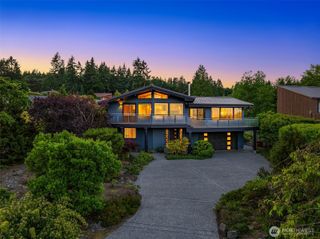 9882 Manitou Beach Drive NE, Bainbridge Island, WA 98110