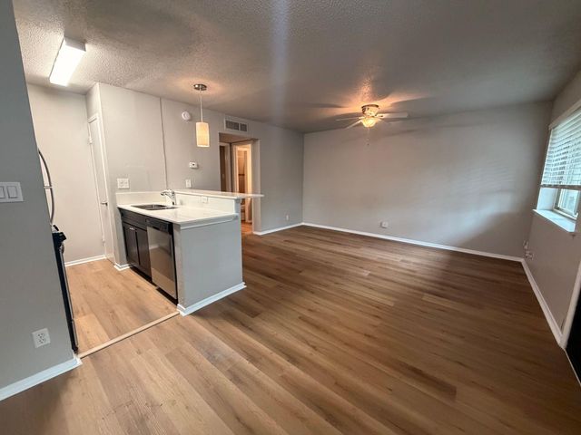 1202 Newning Ave 106, Austin, TX 78704