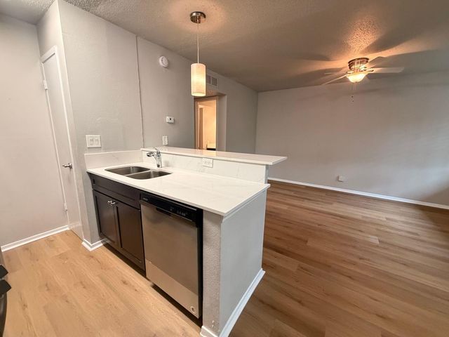 1202 Newning Ave 106, Austin, TX 78704