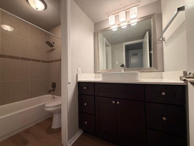 1202 Newning Ave 106, Austin, TX 78704
