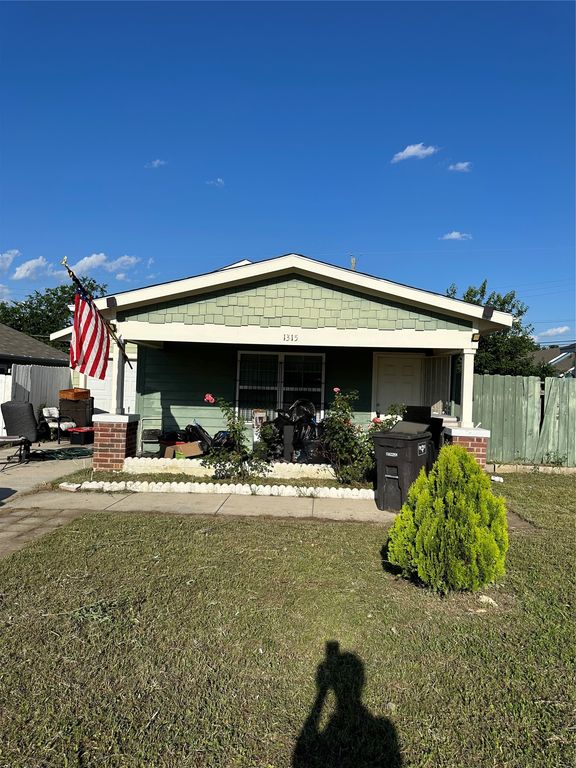 1315 Driess Street, Fort Worth, TX 76104