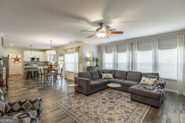 933 Cruce Lake Drive, Hoschton, GA 30548