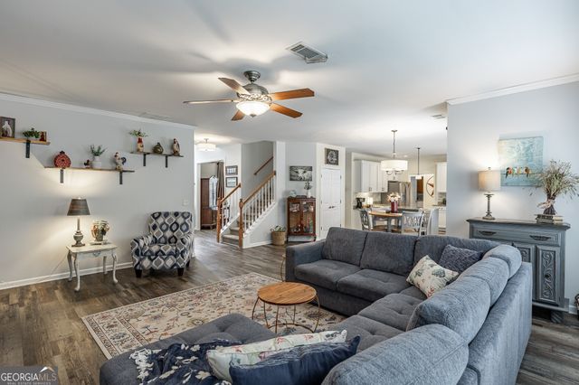 933 Cruce Lake Drive, Hoschton, GA 30548