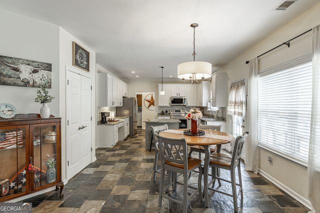 933 Cruce Lake Drive, Hoschton, GA 30548