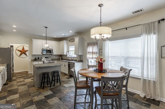933 Cruce Lake Drive, Hoschton, GA 30548