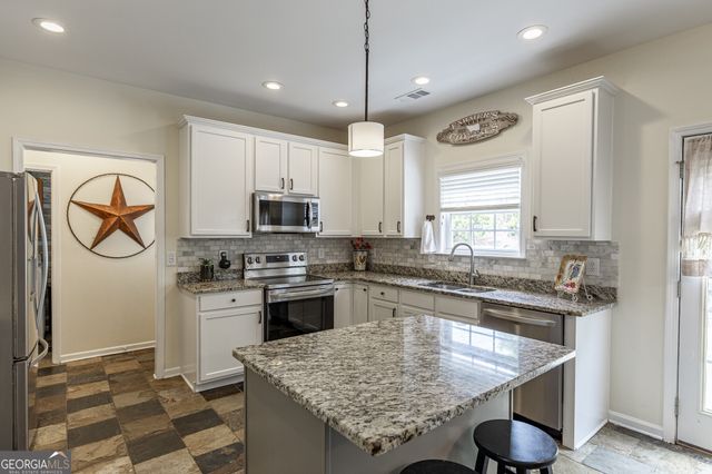 933 Cruce Lake Drive, Hoschton, GA 30548