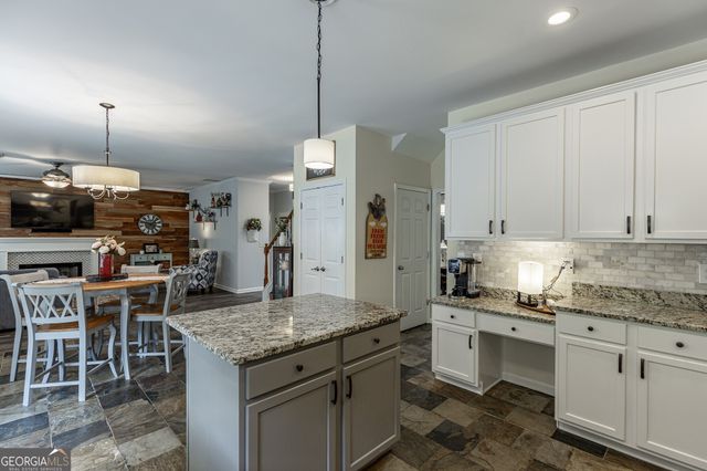 933 Cruce Lake Drive, Hoschton, GA 30548