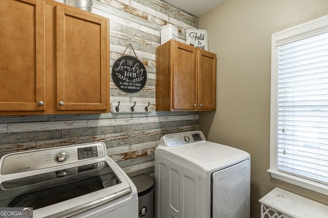 933 Cruce Lake Drive, Hoschton, GA 30548