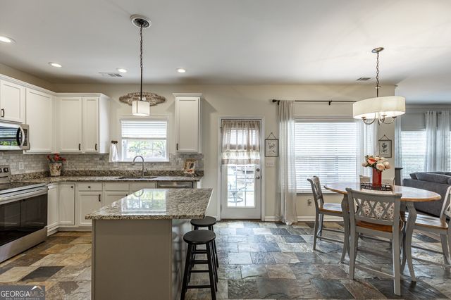 933 Cruce Lake Drive, Hoschton, GA 30548