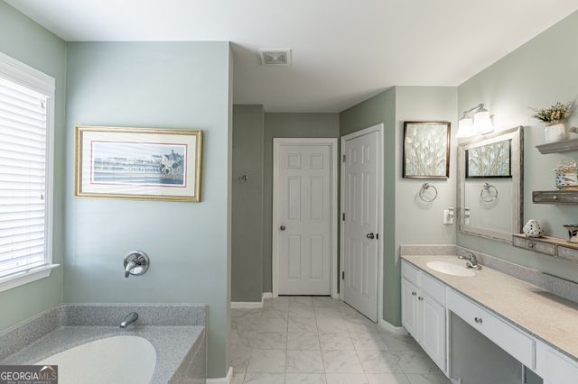 933 Cruce Lake Drive, Hoschton, GA 30548