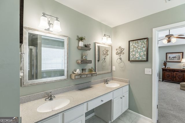 933 Cruce Lake Drive, Hoschton, GA 30548