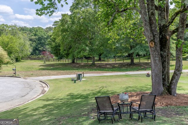 933 Cruce Lake Drive, Hoschton, GA 30548