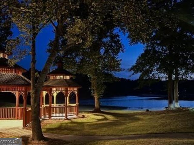 933 Cruce Lake Drive, Hoschton, GA 30548
