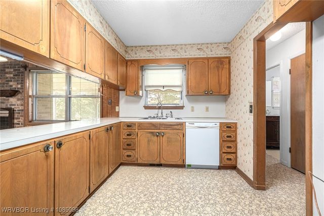 100 Royal Oak Drive, Poteau, OK 74953