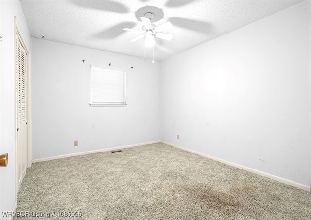 100 Royal Oak Drive, Poteau, OK 74953