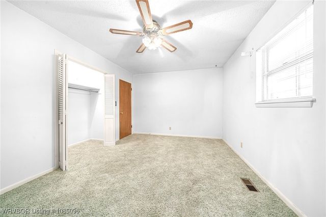 100 Royal Oak Drive, Poteau, OK 74953