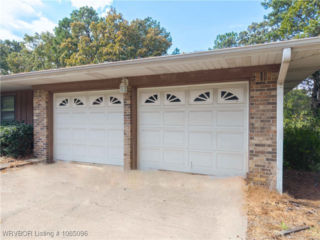 100 Royal Oak Drive, Poteau, OK 74953