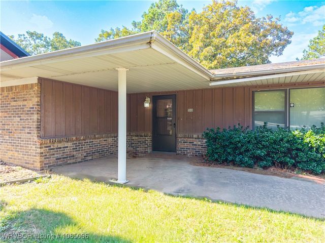 100 Royal Oak Drive, Poteau, OK 74953