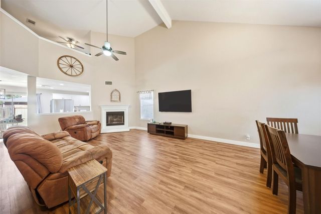 207 Janis Mae DR, Hutto, TX 78634