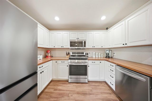 207 Janis Mae DR, Hutto, TX 78634