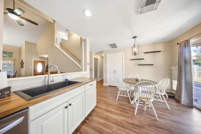 207 Janis Mae DR, Hutto, TX 78634