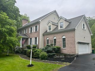 17 Stonegate Drive, Hyde Park, NY 12538