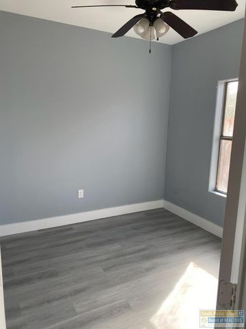 1218 Fresno Dr., Laguna Vista, TX 78578