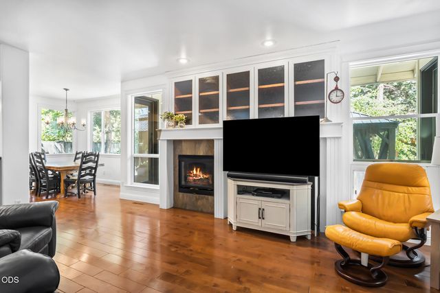 796 SE Briarwood Court, Bend, OR 97702