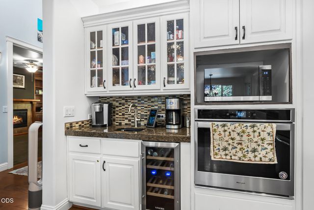 796 SE Briarwood Court, Bend, OR 97702