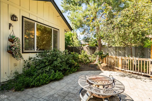 796 SE Briarwood Court, Bend, OR 97702
