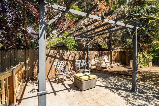 796 SE Briarwood Court, Bend, OR 97702