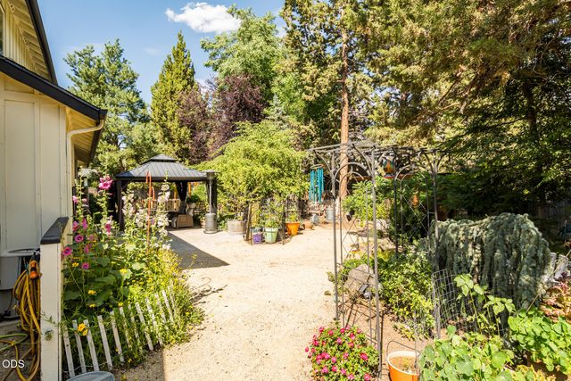 796 SE Briarwood Court, Bend, OR 97702