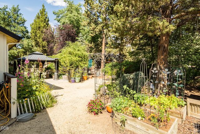 796 SE Briarwood Court, Bend, OR 97702
