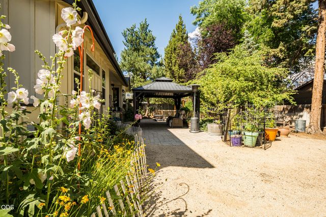 796 SE Briarwood Court, Bend, OR 97702