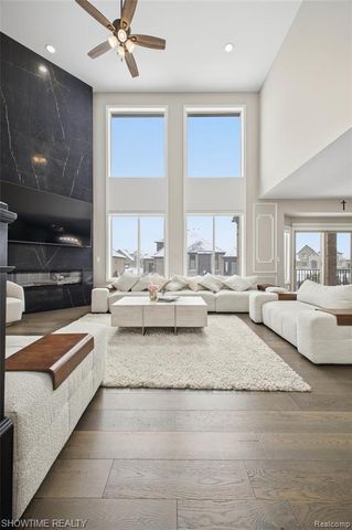 19782 Chase Drive, Macomb, MI 48042